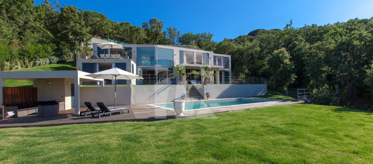 villa in St Tropez : Rent a modern villa in L'Escalet area with 6 bedrooms. - Photo 1