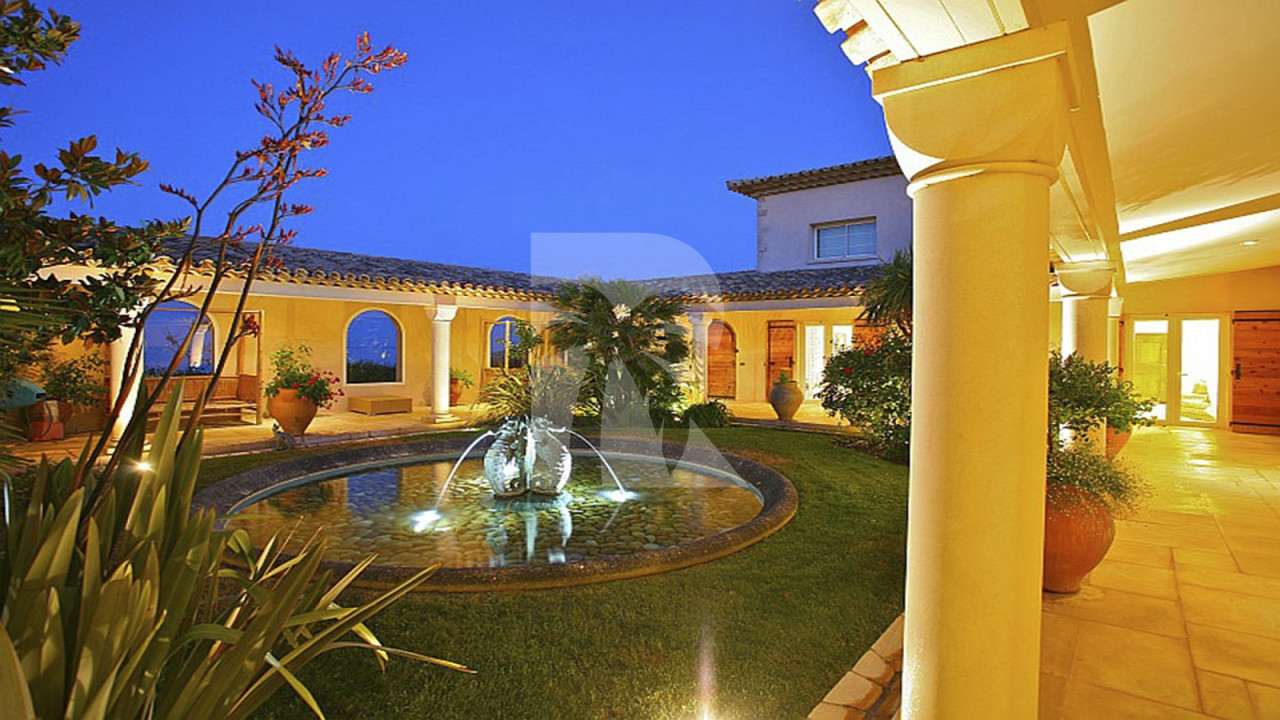 villa in St Tropez : Rent this gorgeous waterfront villa in a prestigious domain in St Tropez - Photo 0
