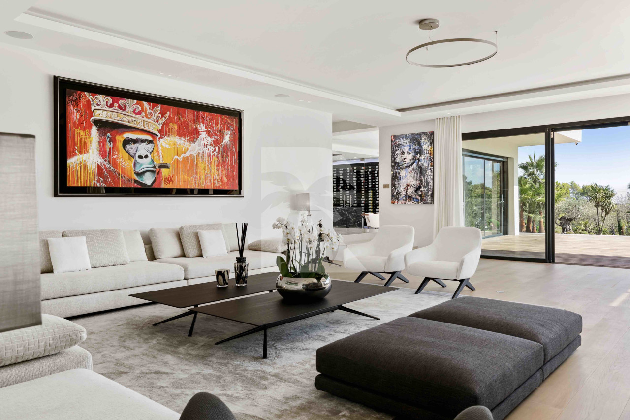 villa in Mougins : Rent stunning newly built 5 bedroom villa in an exclusive area of Mougins with easy access to Cannes - Photo 12