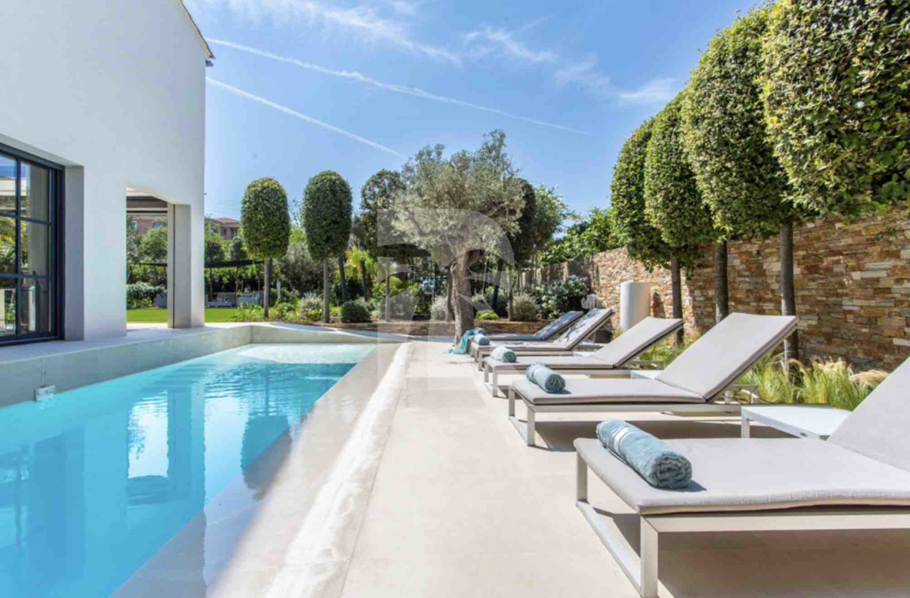 villa in St Tropez : Rent this lovely villa located within walking distance to the village in a secured domain. - Photo 0