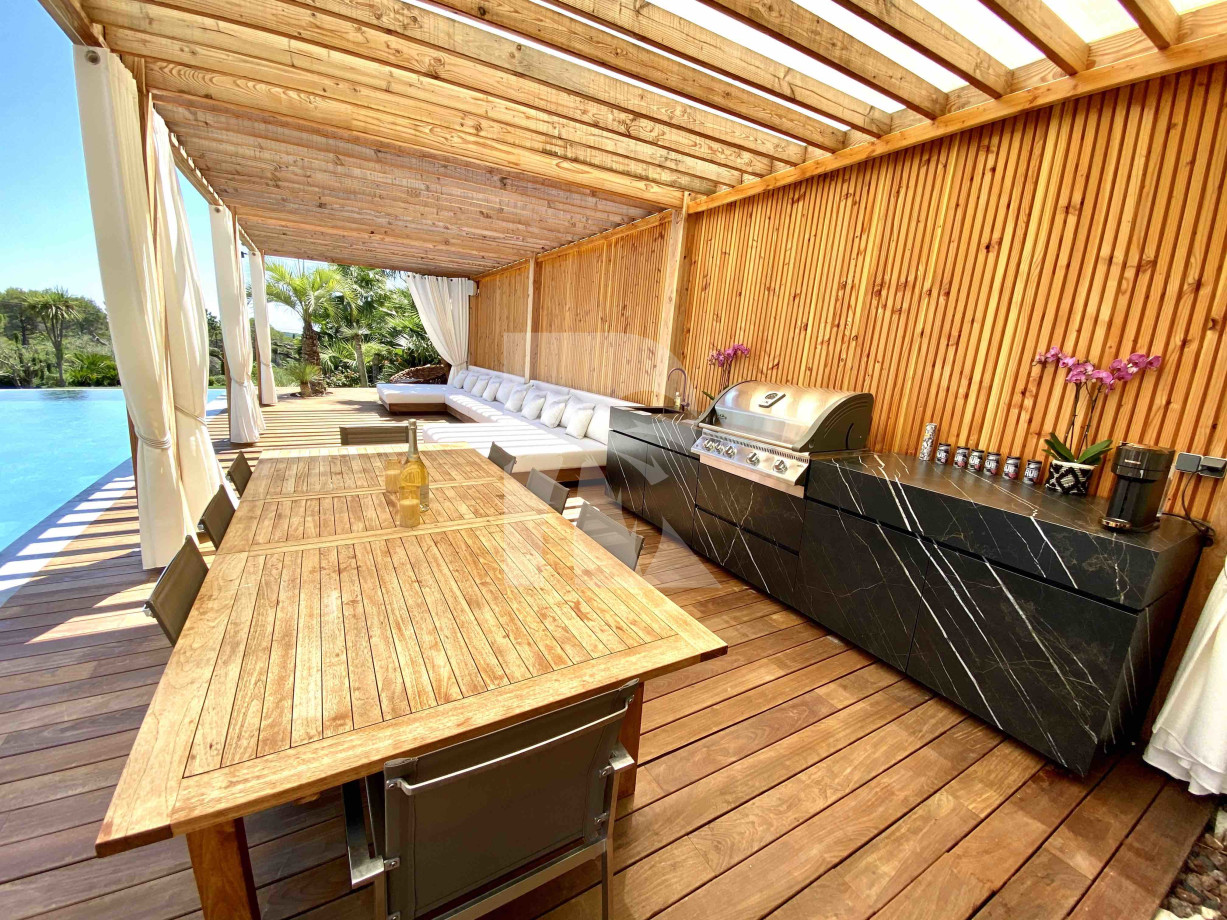 villa in Mougins : Rent stunning newly built 5 bedroom villa in an exclusive area of Mougins with easy access to Cannes - Photo 6