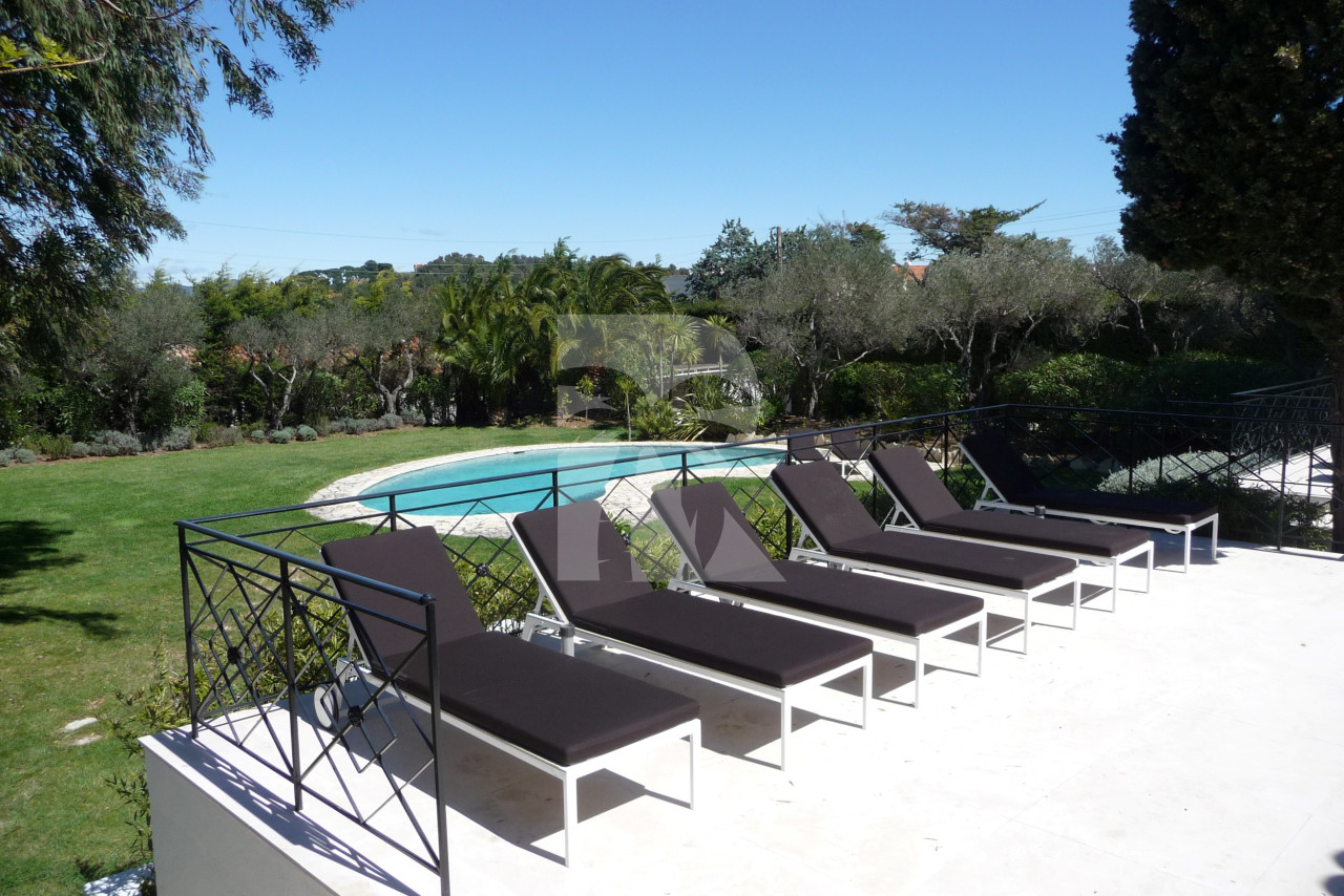 villa in St Tropez : Rent this villa in St Anne area, walking distance to the village. - Photo 2