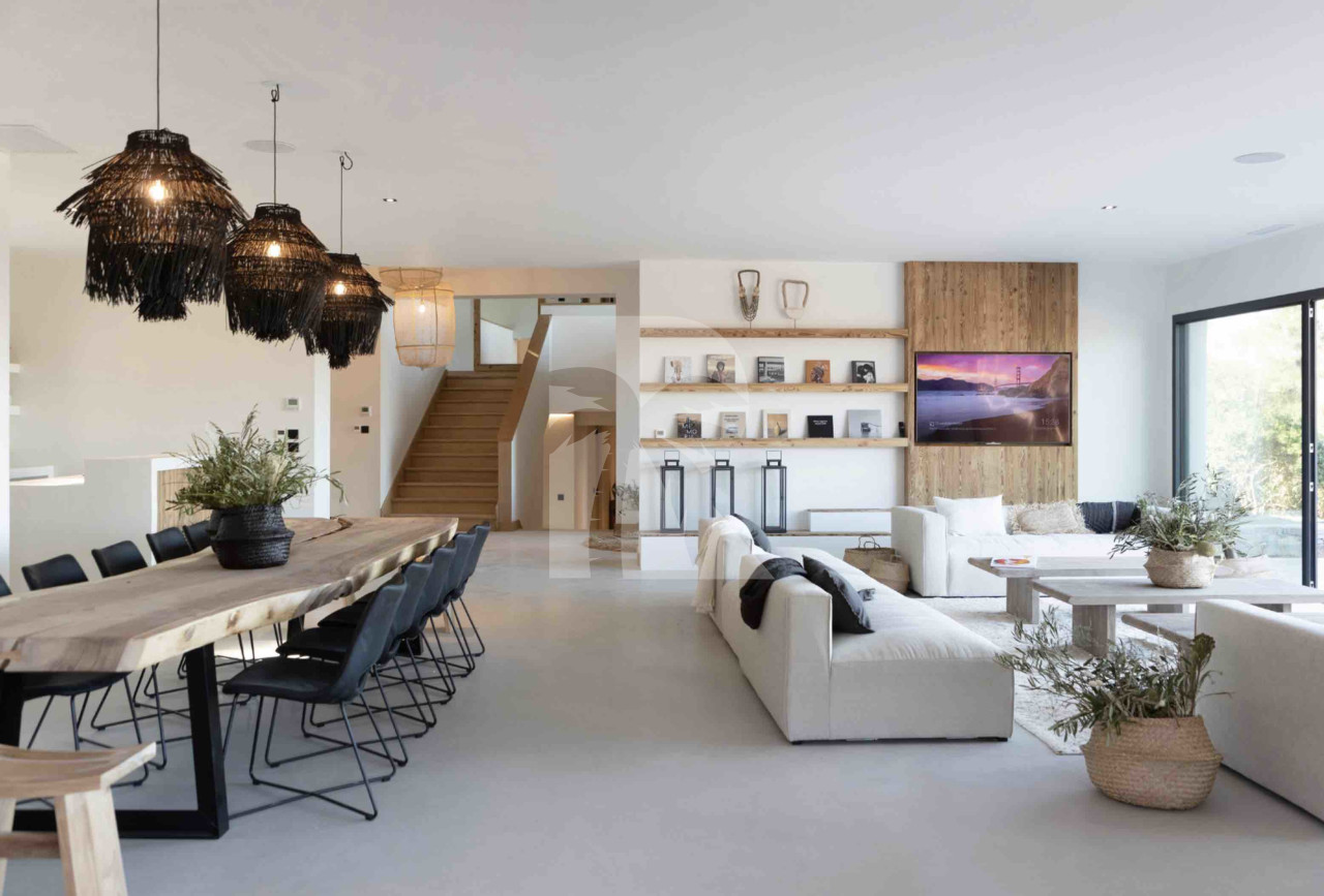 villa in St Tropez : Rent this brand new villa inside 'Les Parcs de Saint Tropez' with a nice sea view and large outdoor space. - Photo 2