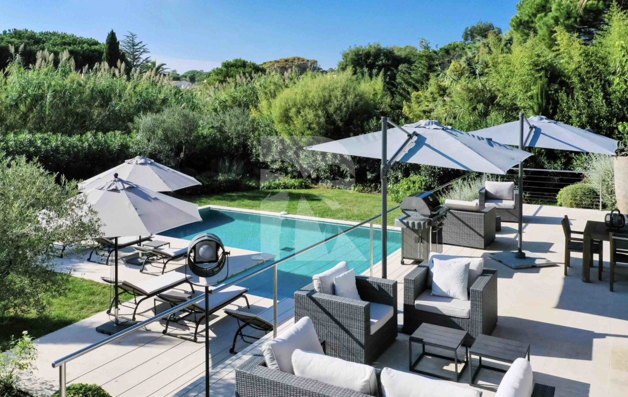 villa in St Tropez : Rent this charming villa with 4 bedrooms within walking distance to Tahiti Beach - Photo 2