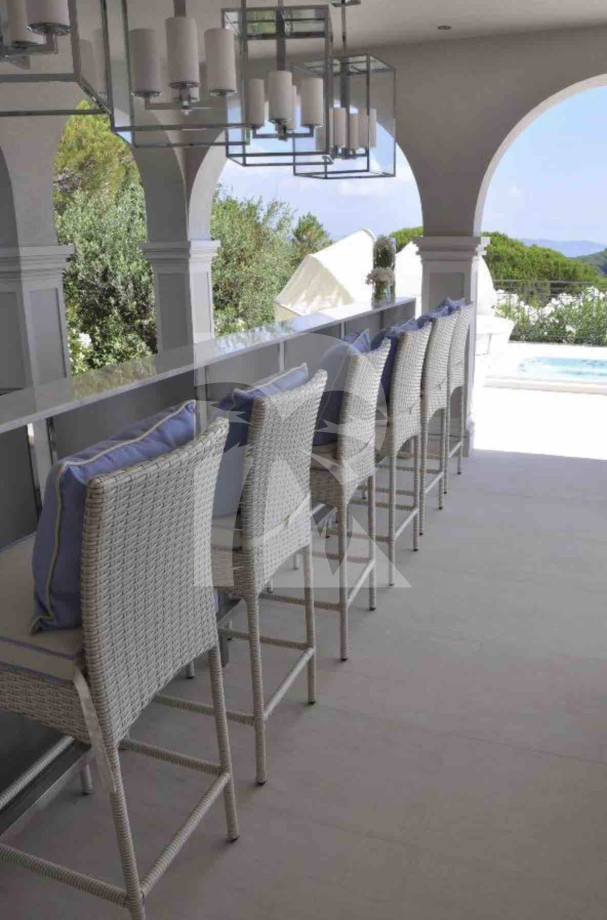 villa in St Tropez : Rent this 7 bedrooms luxurious villa located in L'escalet with a sea and hill view. - Photo 7