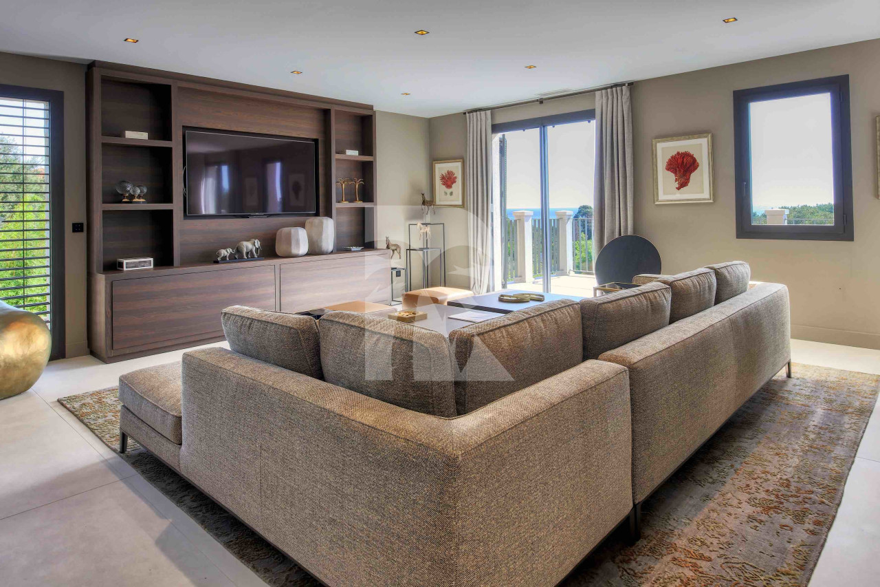villa in St Tropez : Rent this modern wonderful newly built villa with panoramic views over the Mediterranean sea - Photo 8