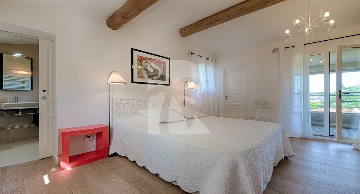 villa in St Tropez : Rent this great villa within walking distance to the village of St Tropez - Photo 8
