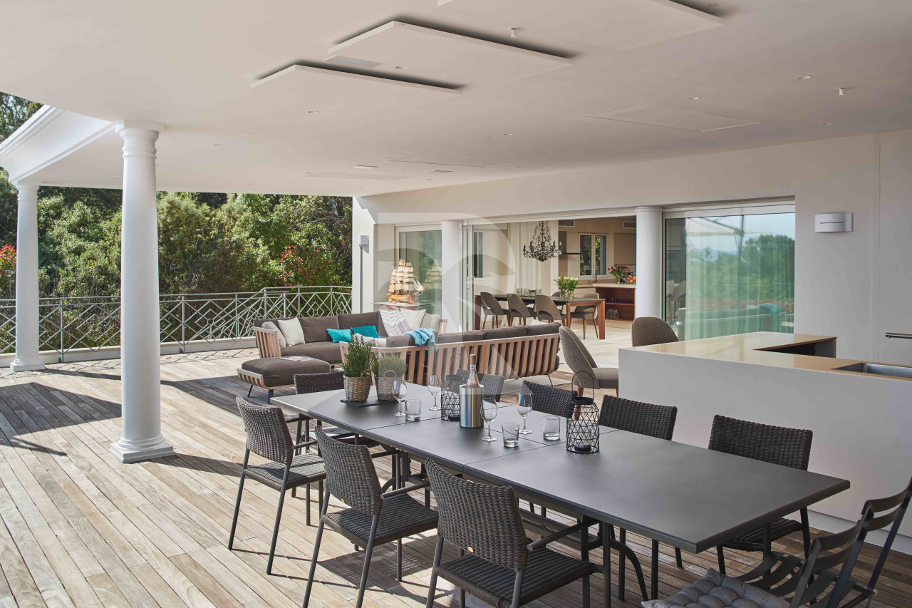 villa in Cannes : Rent this lovely family villa up to the hill in Cannes in a private domain. - Photo 5