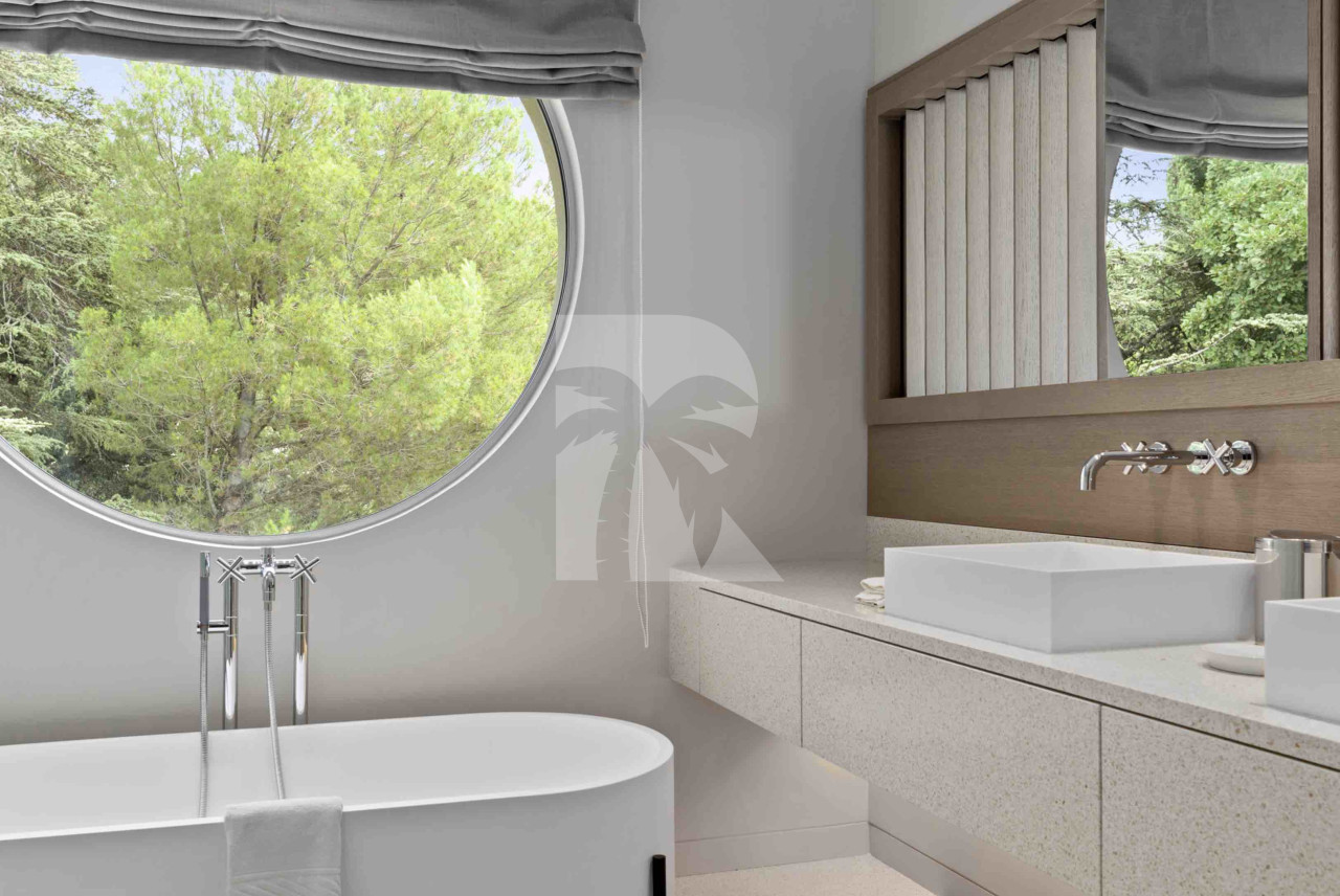 villa in Cannes : Rent this  modern villa few minutes away from the city center, the Croisette and the beaches. - Photo 11