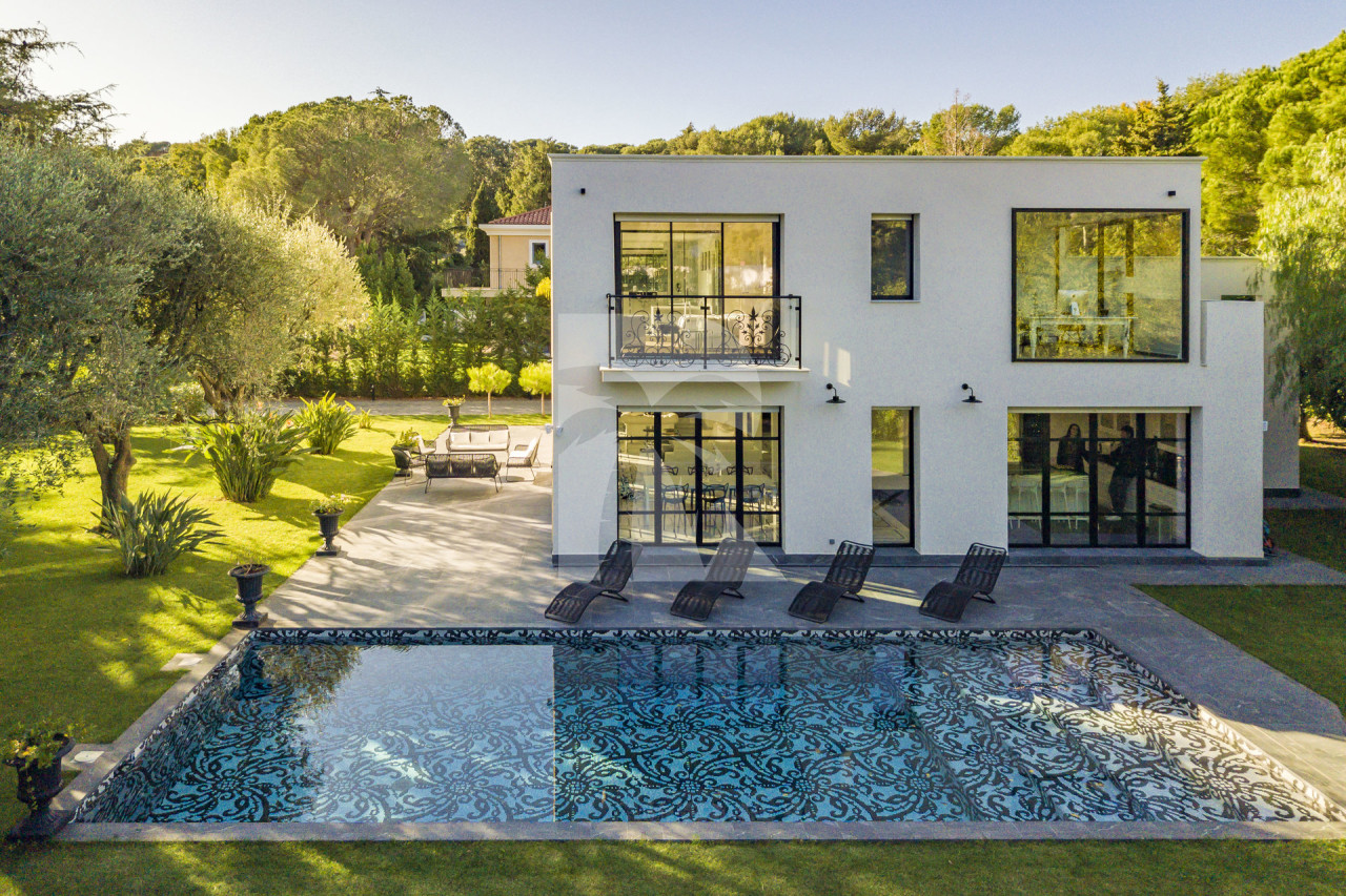 villa in Saint-Jean-Cap-Ferrat : Rent this modern villa with 4 bedroom in Saint Jean Cap Ferrat. - Photo 0
