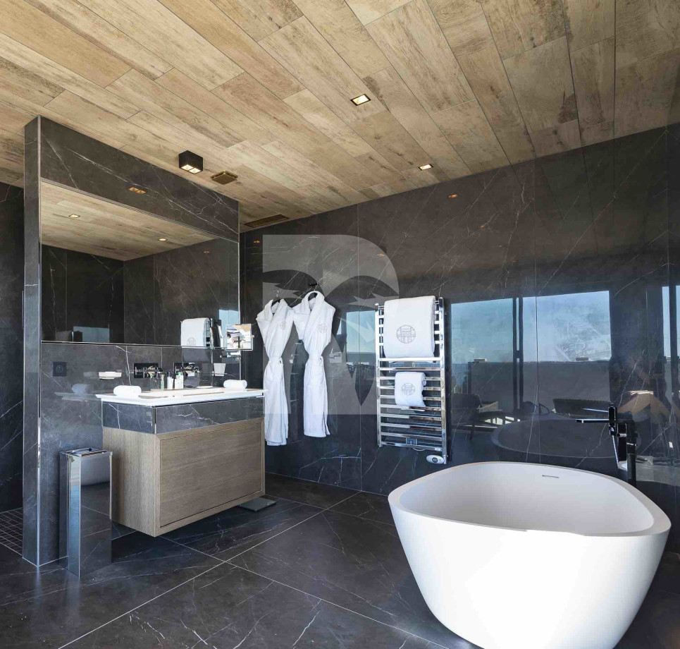 villa in St Tropez : Rent this modern wonderful newly built villa with panoramic views over the Mediterranean sea - Photo 12