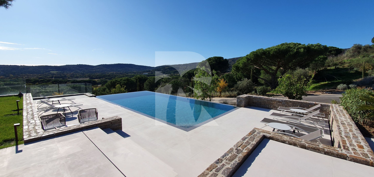 villa in St Tropez : Rent this modern villa ideally located close to Pampelonne beach - Photo 1