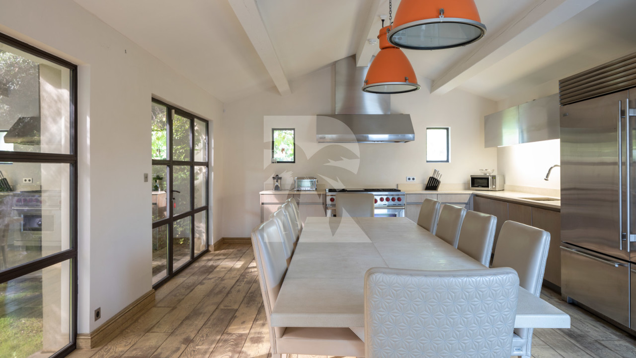 villa in St Tropez : Rent this modern 8 bedroom villa in the centre of St Tropez - Photo 3