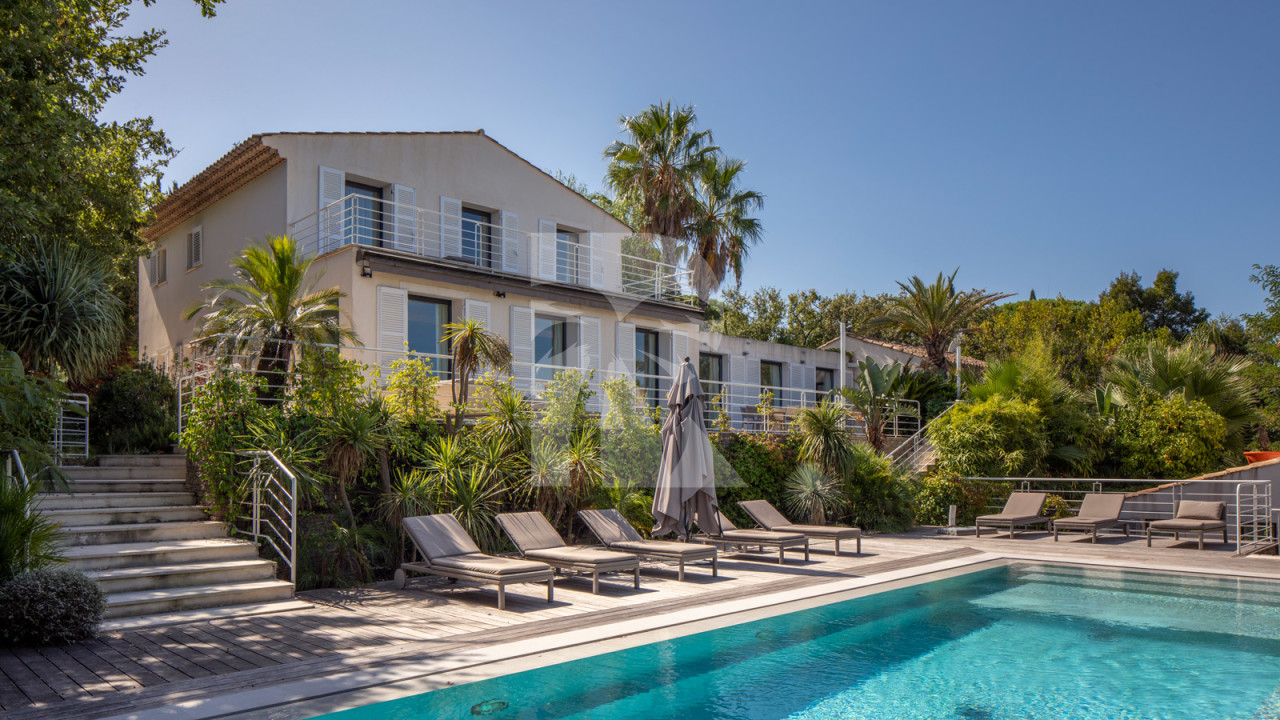 villa in St Tropez : Rent this modern 8 bedroom villa in the centre of St Tropez - Photo 6
