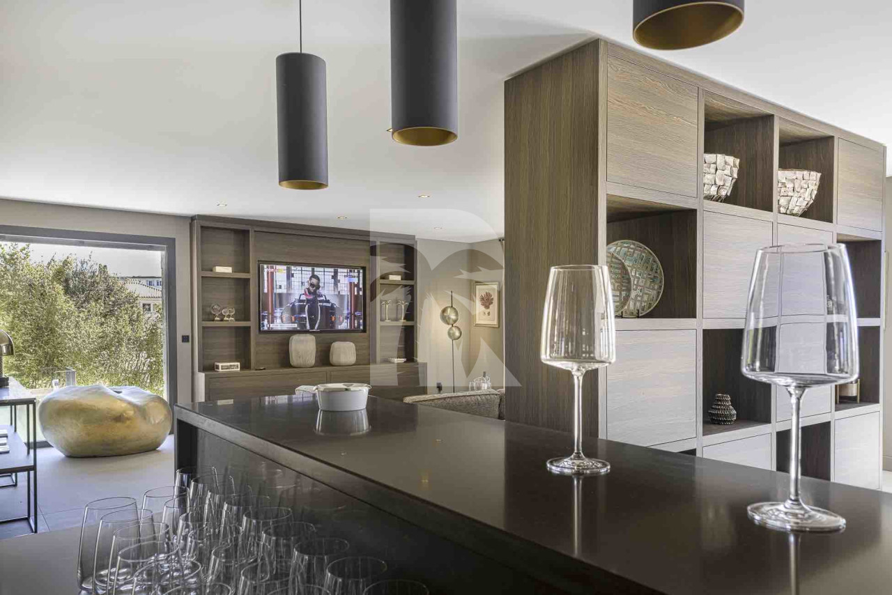 villa in St Tropez : Rent this modern wonderful newly built villa with panoramic views over the Mediterranean sea - Photo 10