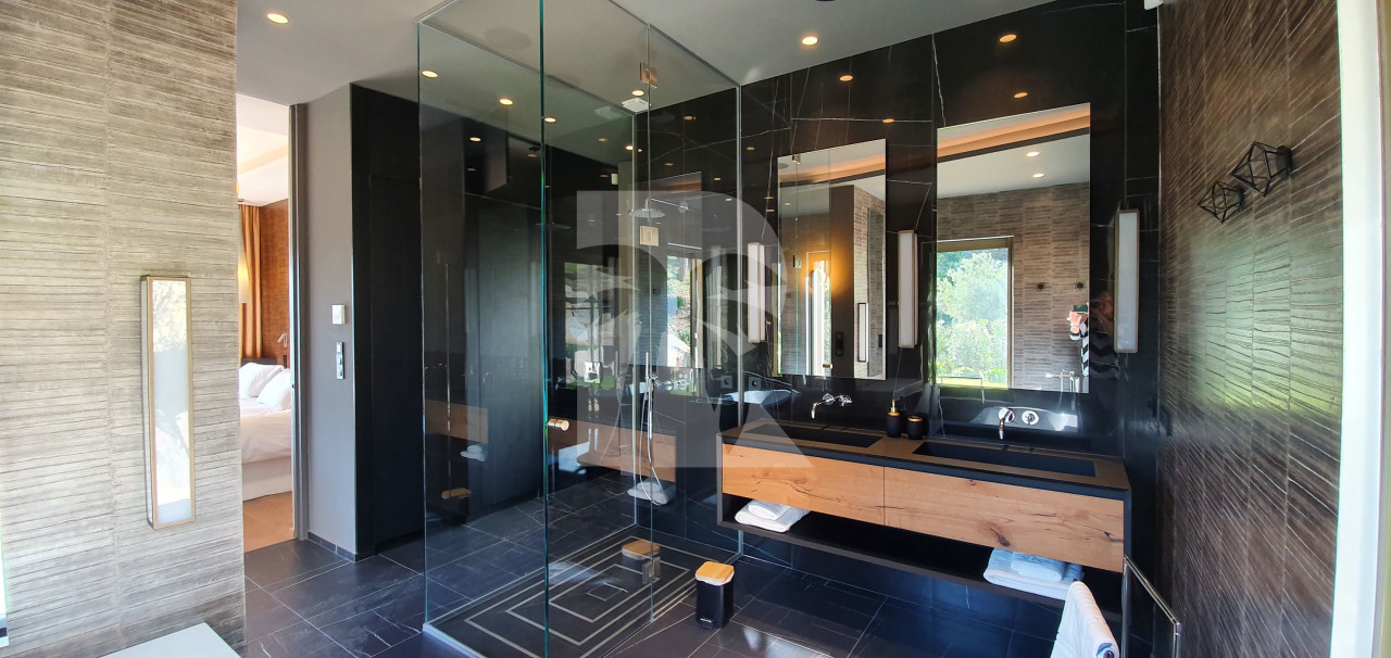 villa in St Tropez : Rent this modern villa ideally located close to Pampelonne beach - Photo 11