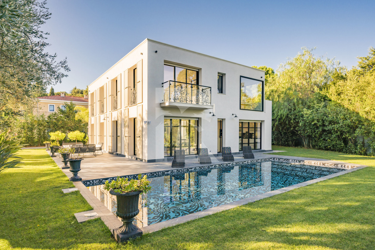 villa in Saint-Jean-Cap-Ferrat : Rent this modern villa with 4 bedroom in Saint Jean Cap Ferrat. - Photo 1