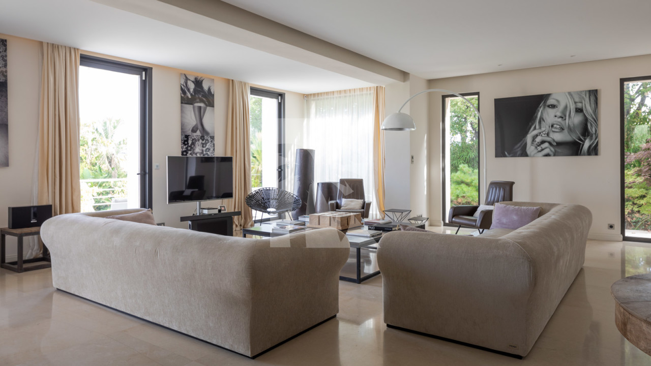villa in St Tropez : Rent this modern 8 bedroom villa in the centre of St Tropez - Photo 1