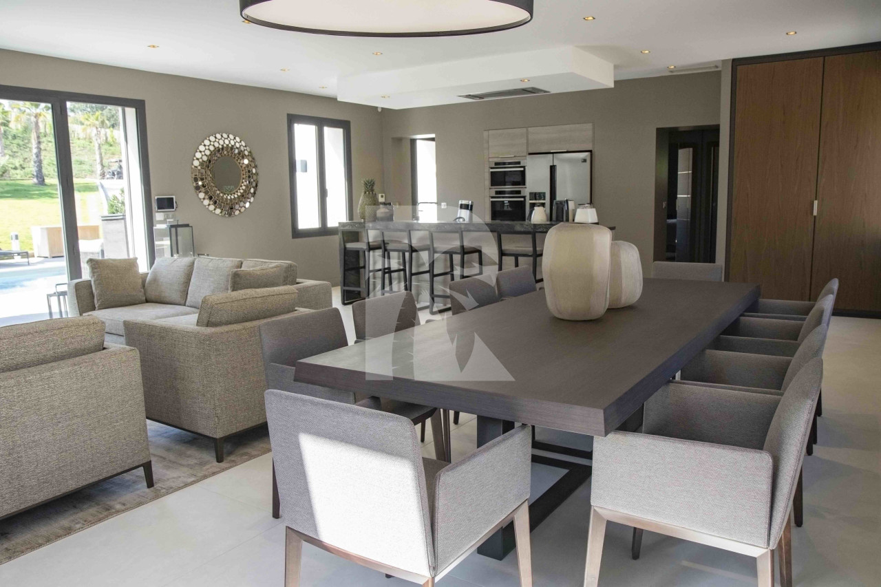 villa in St Tropez : Rent this newly built 5 bedroom villa located in La Croix Valmer - Photo 2