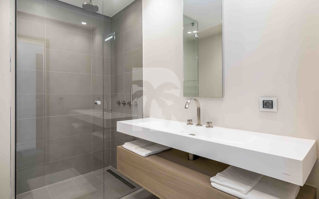 villa in Cannes : Rent this contemporary villa located in a residential area in Cannes. - Photo 11