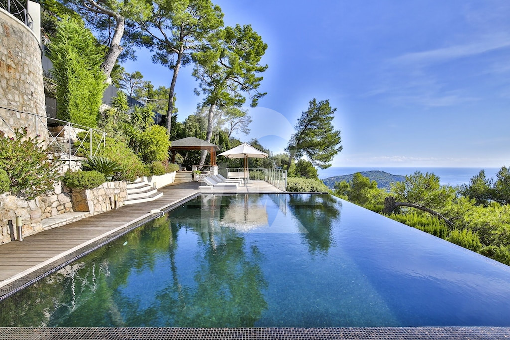 villa in Villefranche-sur-Mer : Rent wonderful 4 bedroom villa located in a secure domain in Villefranche - Photo 1