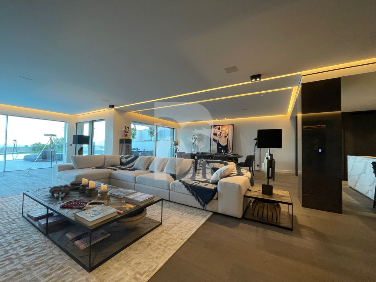 villa in Cannes : Rent this brand new villa located in the residential area of Super Cannes. - Photo 4
