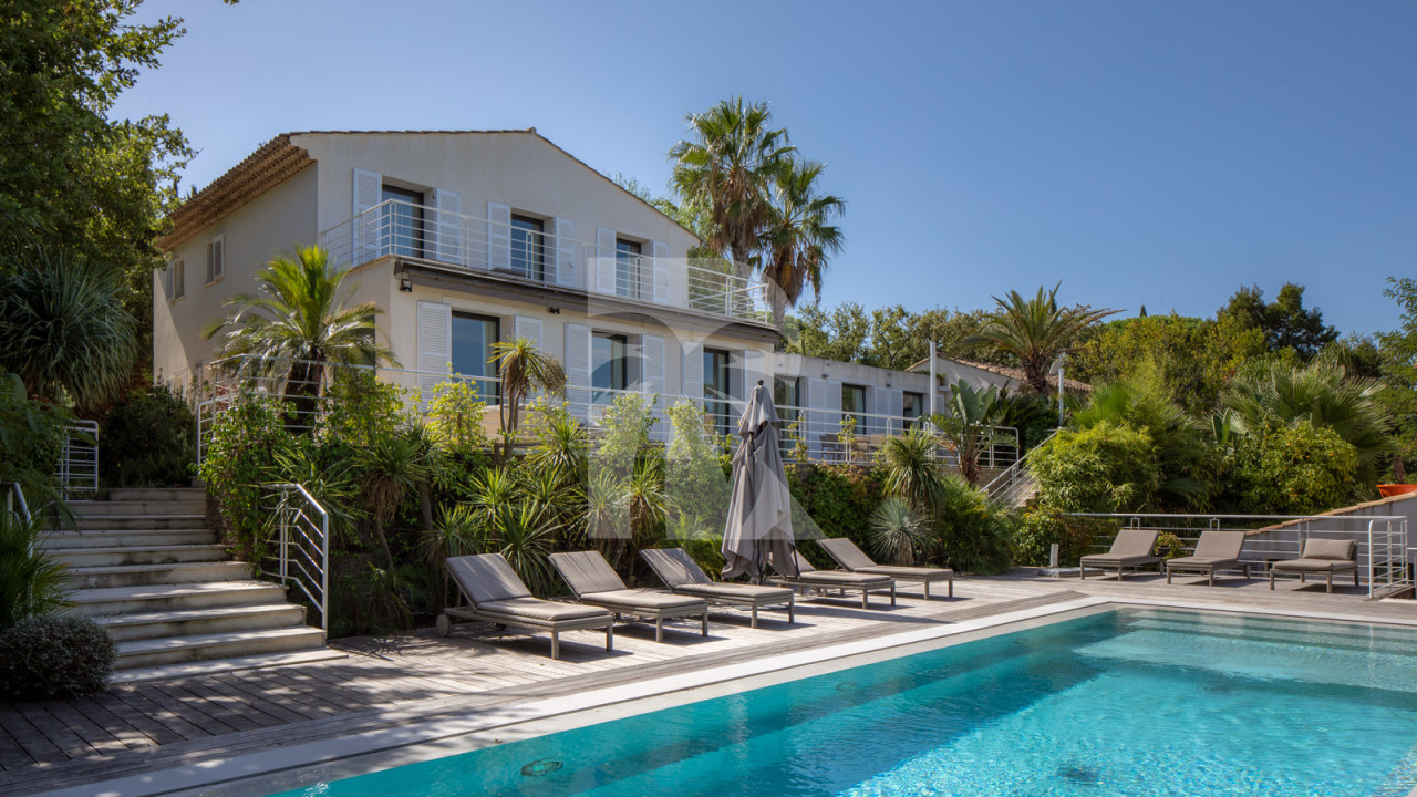 villa in St Tropez : Rent this modern 8 bedroom villa in the centre of St Tropez - Photo 0