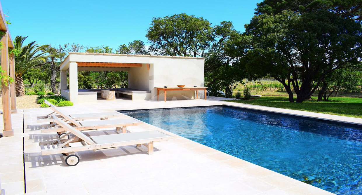 villa in St Tropez : Rent this modern villa ideally located in La Moutte - Photo 2