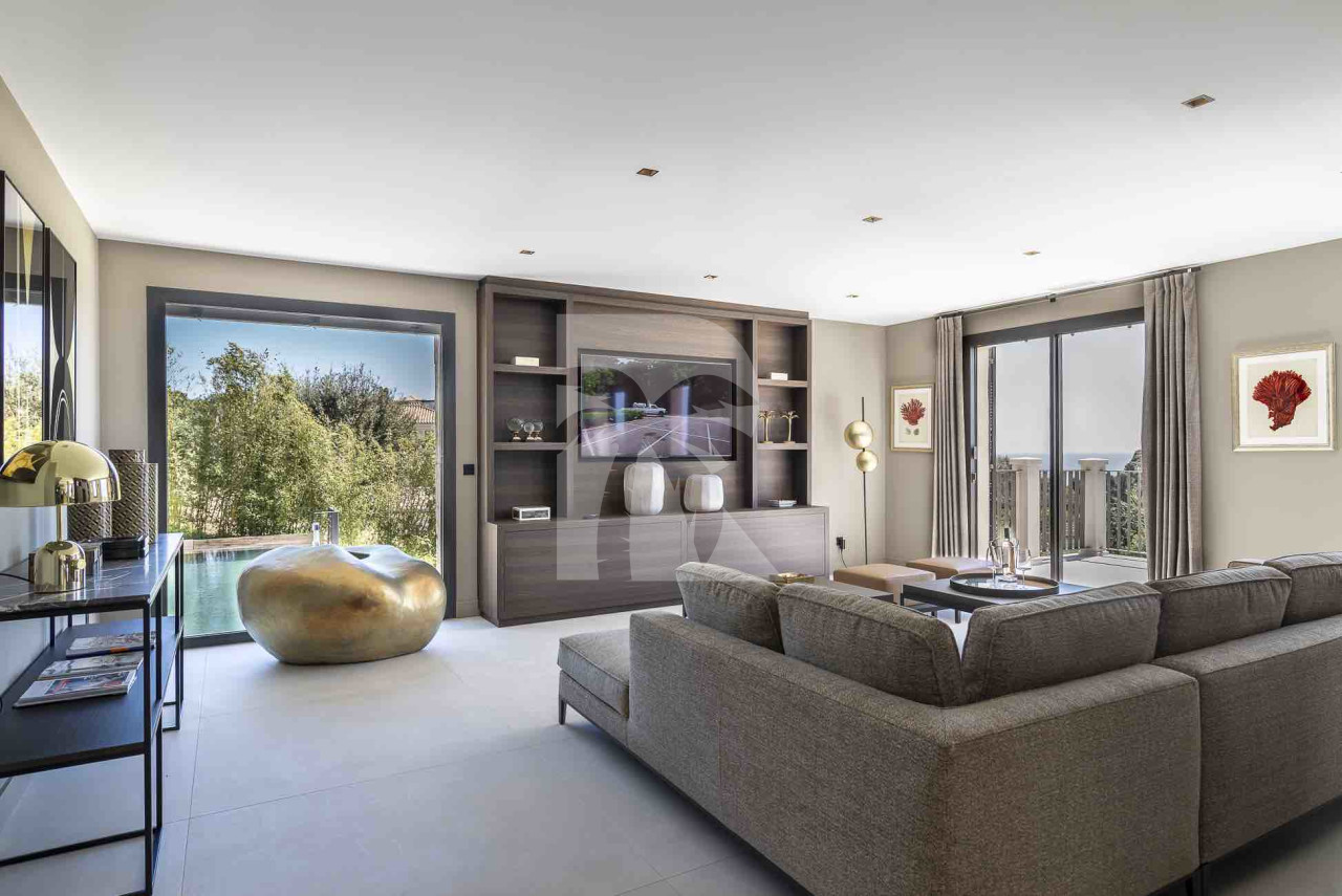 villa in St Tropez : Rent this modern wonderful newly built villa with panoramic views over the Mediterranean sea - Photo 7