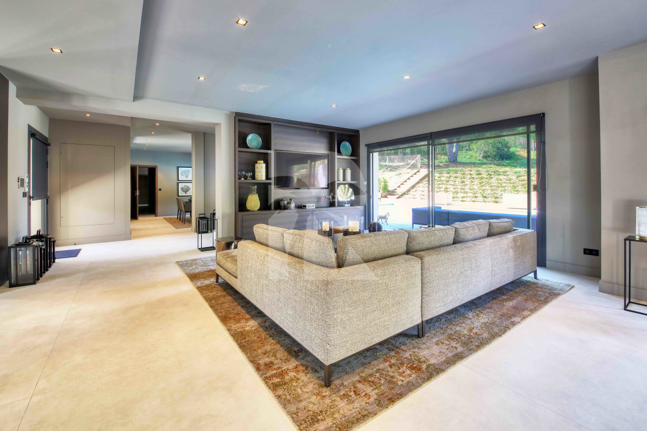 villa in St Tropez : Rent this new villa situated in a private parc ideally located in La Croix Valmer - Photo 3