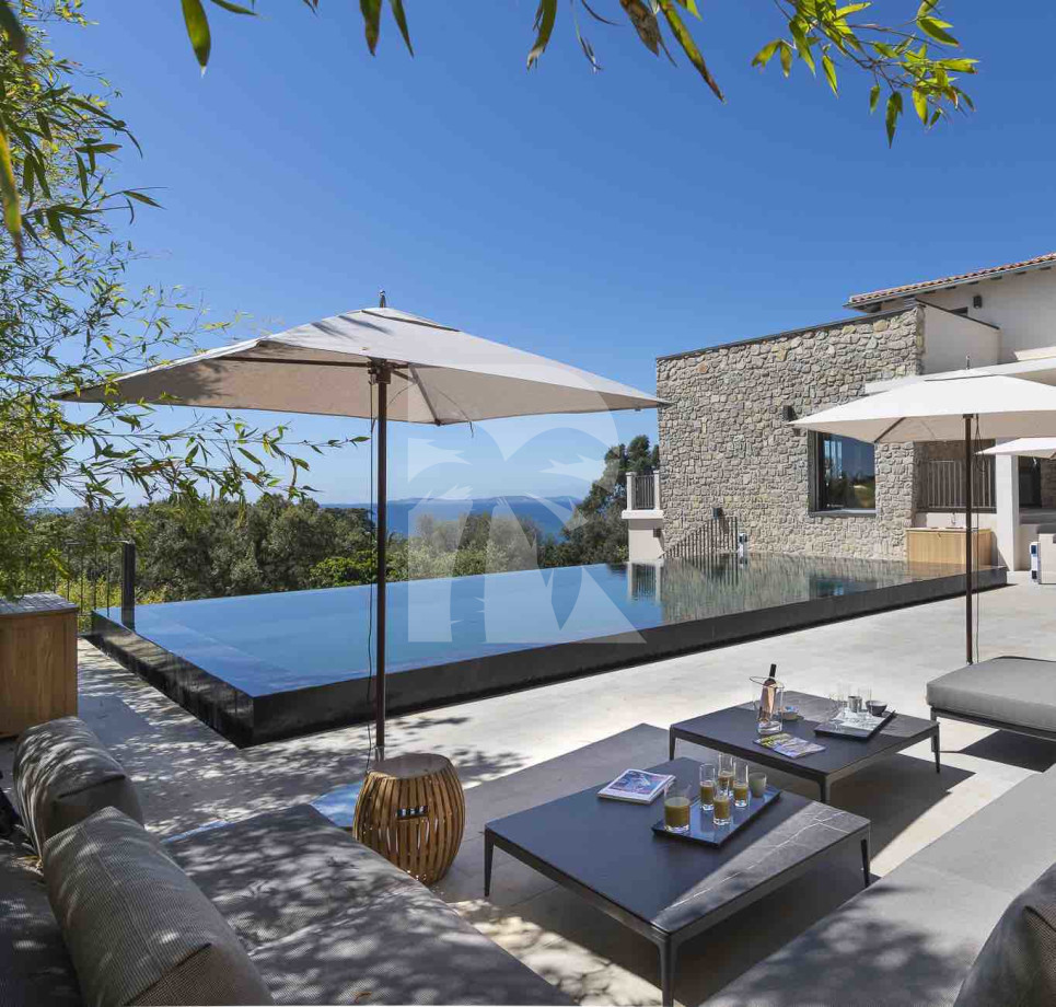 villa in St Tropez : Rent this modern wonderful newly built villa with panoramic views over the Mediterranean sea - Photo 3