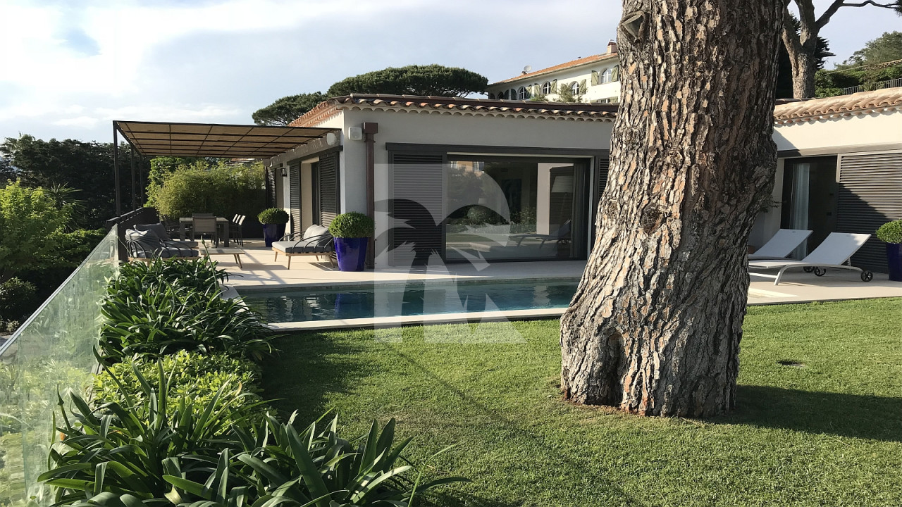 villa in St Tropez : Rent this modern town house ideally located within walking distance to the  centre of St Tropez - Photo 0