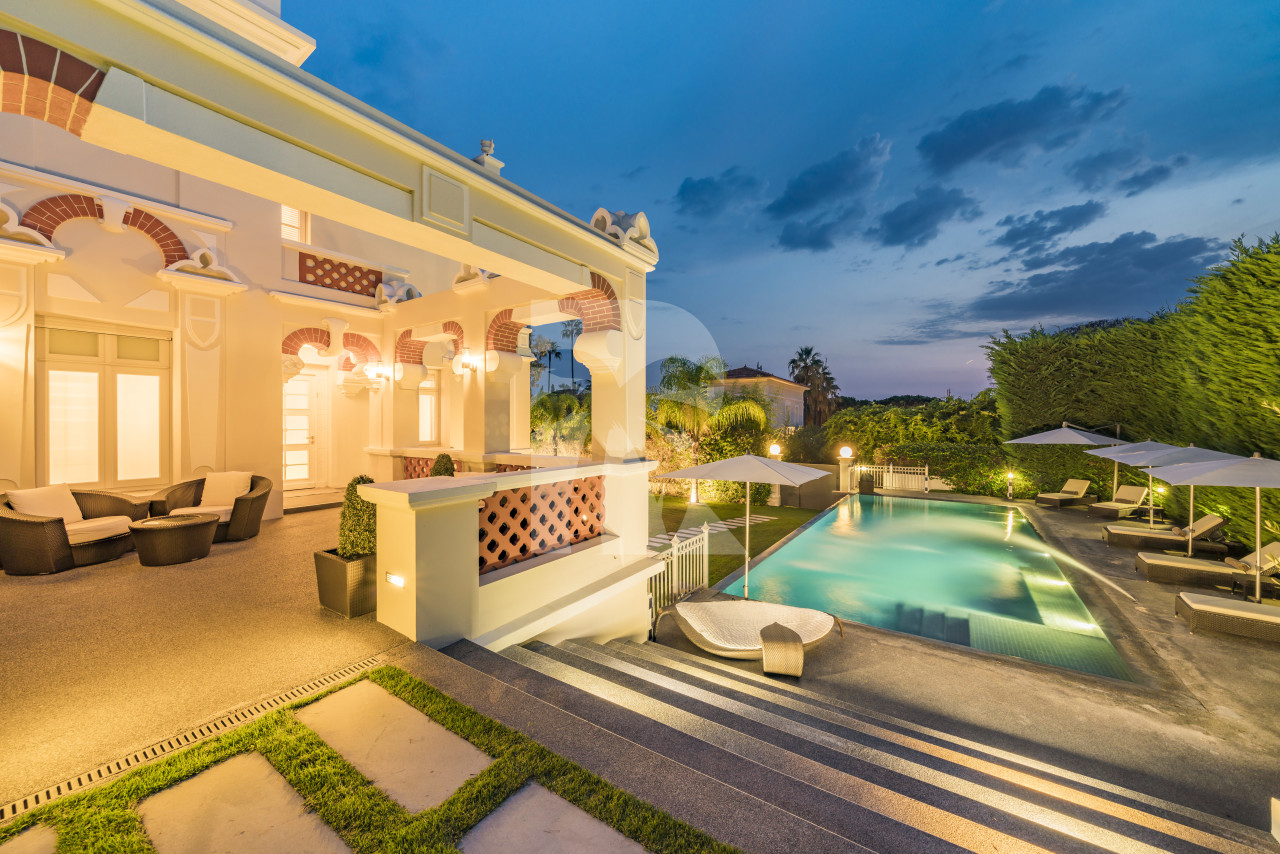 villa in Cap d'Antibes : Rent incredible stunning 5 bedroom villa in on the Cap d'Antibes with manicured gardens and swimming pool - Photo 0