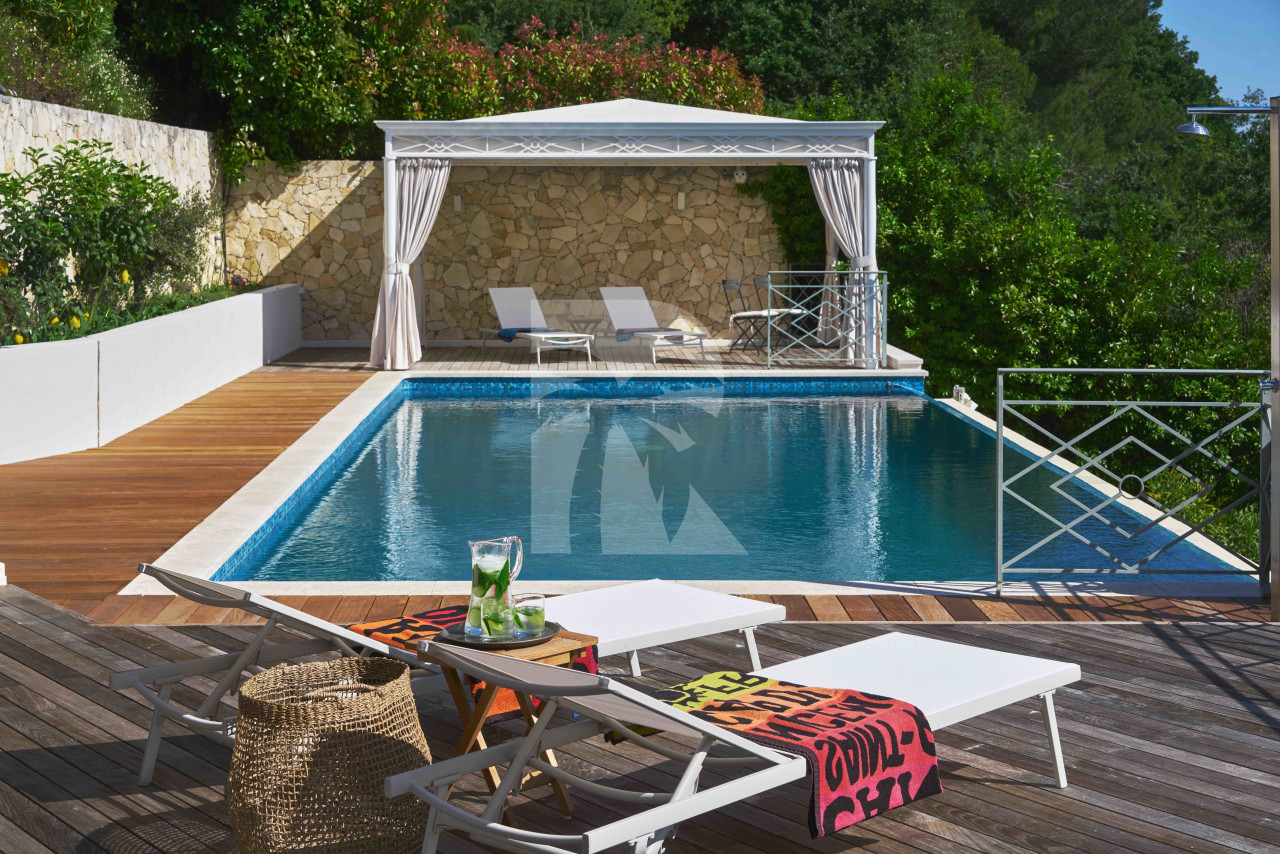 villa in Cannes : Rent this lovely family villa up to the hill in Cannes in a private domain. - Photo 2
