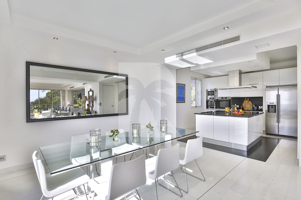 villa in Villefranche-sur-Mer : Rent wonderful 4 bedroom villa located in a secure domain in Villefranche - Photo 11