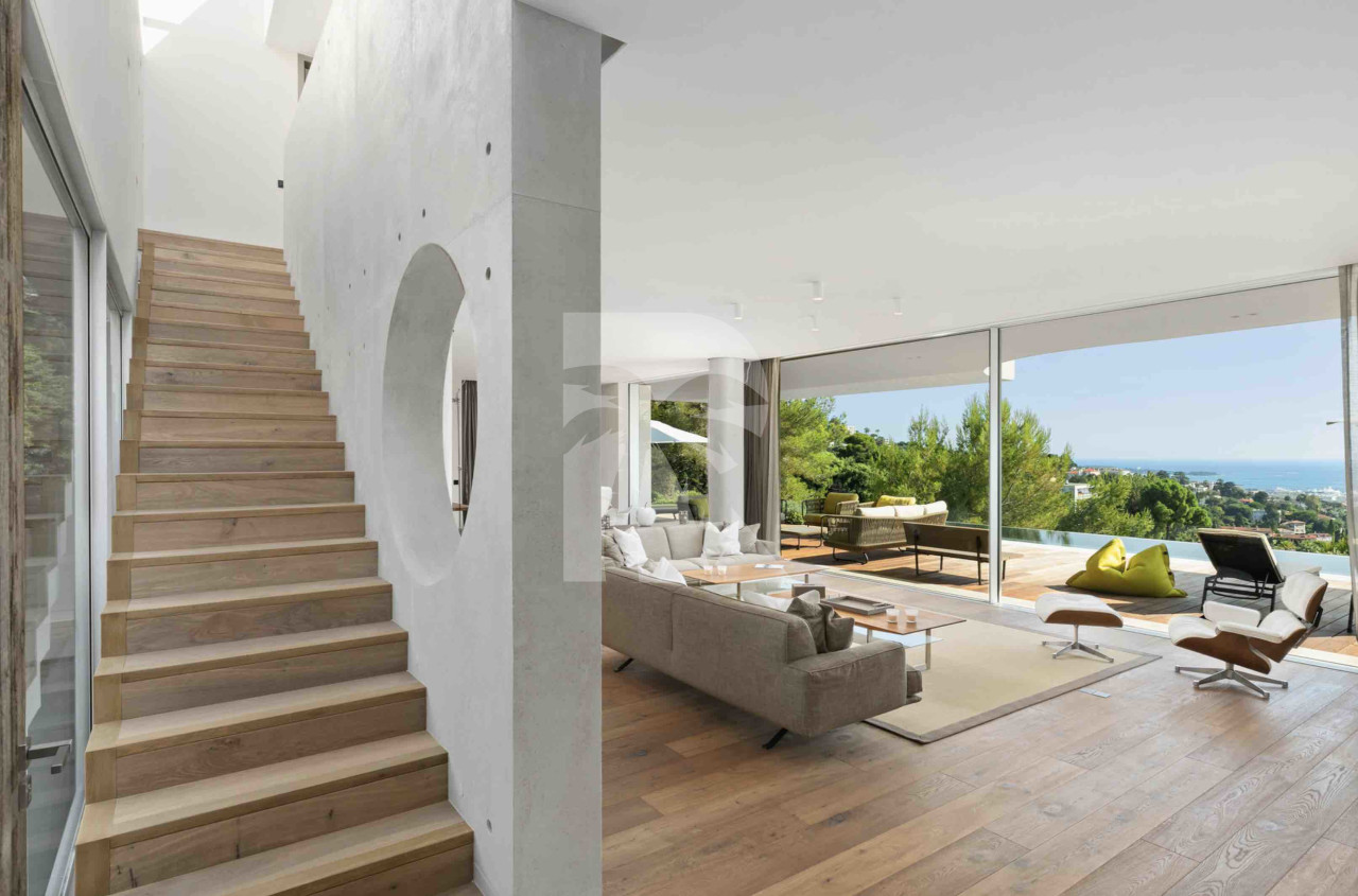villa in Cannes : Rent this  modern villa few minutes away from the city center, the Croisette and the beaches. - Photo 5