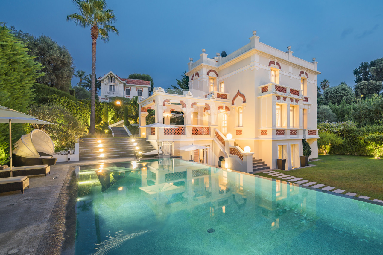villa in Cap d'Antibes : Rent incredible stunning 5 bedroom villa in on the Cap d'Antibes with manicured gardens and swimming pool - Photo 1