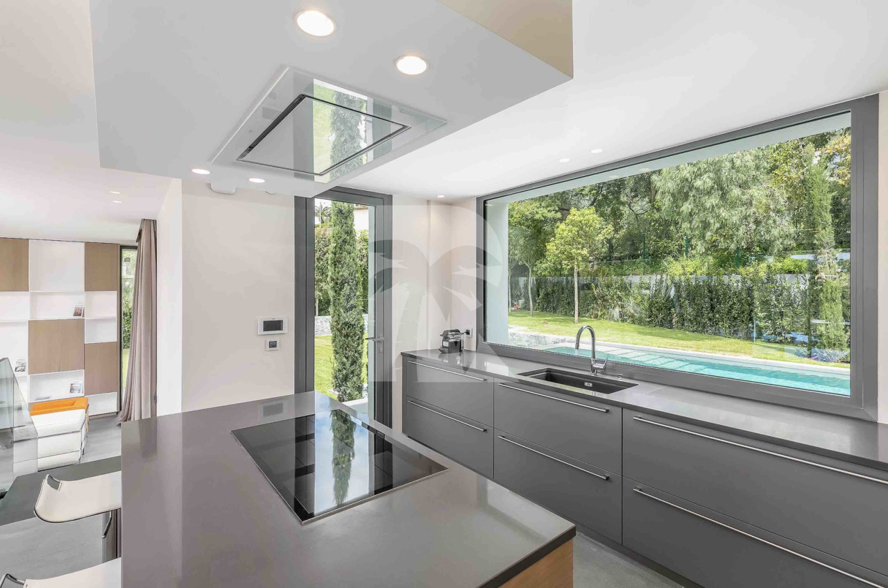 villa in Cannes : Rent this contemporary villa located in a residential area in Cannes. - Photo 7
