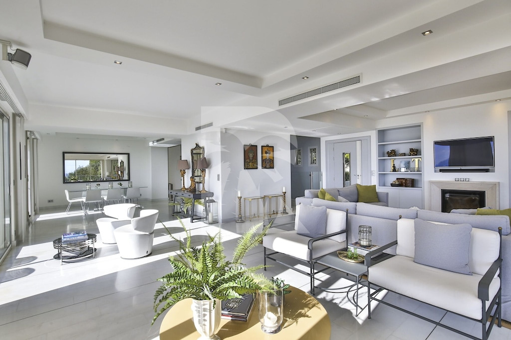 villa in Villefranche-sur-Mer : Rent wonderful 4 bedroom villa located in a secure domain in Villefranche - Photo 12
