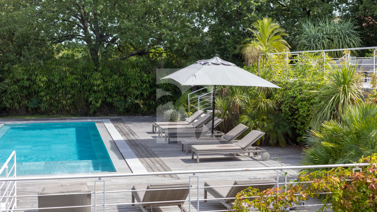 villa in St Tropez : Rent this modern 8 bedroom villa in the centre of St Tropez - Photo 11