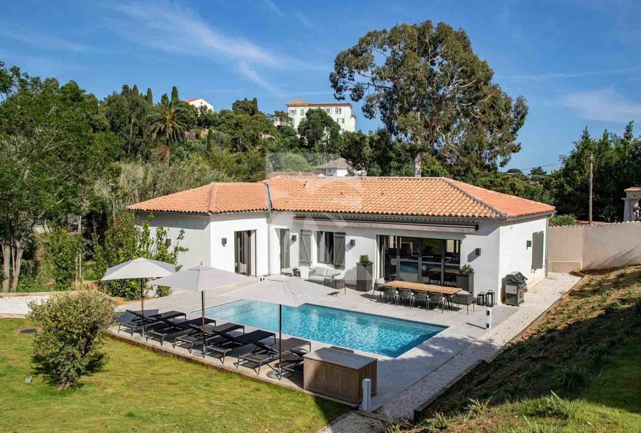 villa in St Tropez : Rent this newly built 5 bedroom villa located in La Croix Valmer - Photo 0