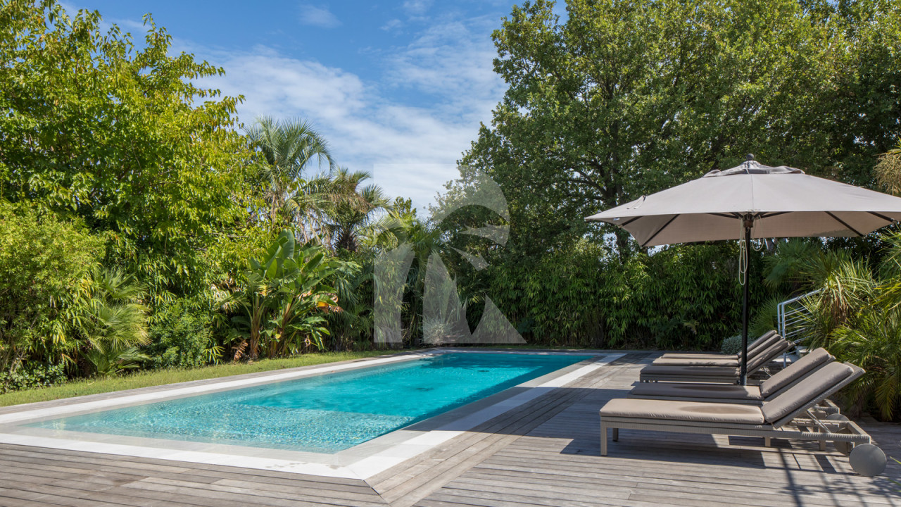 villa in St Tropez : Rent this modern 8 bedroom villa in the centre of St Tropez - Photo 7