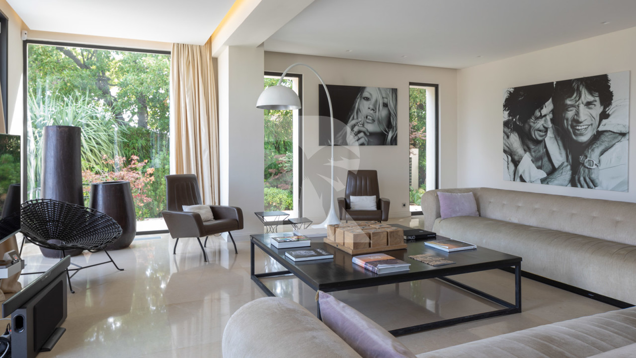 villa in St Tropez : Rent this modern 8 bedroom villa in the centre of St Tropez - Photo 2
