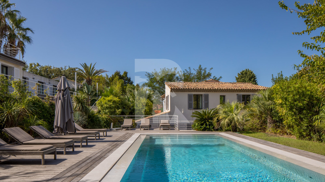 villa in St Tropez : Rent this modern 8 bedroom villa in the centre of St Tropez - Photo 4
