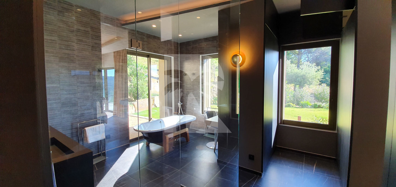 villa in St Tropez : Rent this modern villa ideally located close to Pampelonne beach - Photo 9