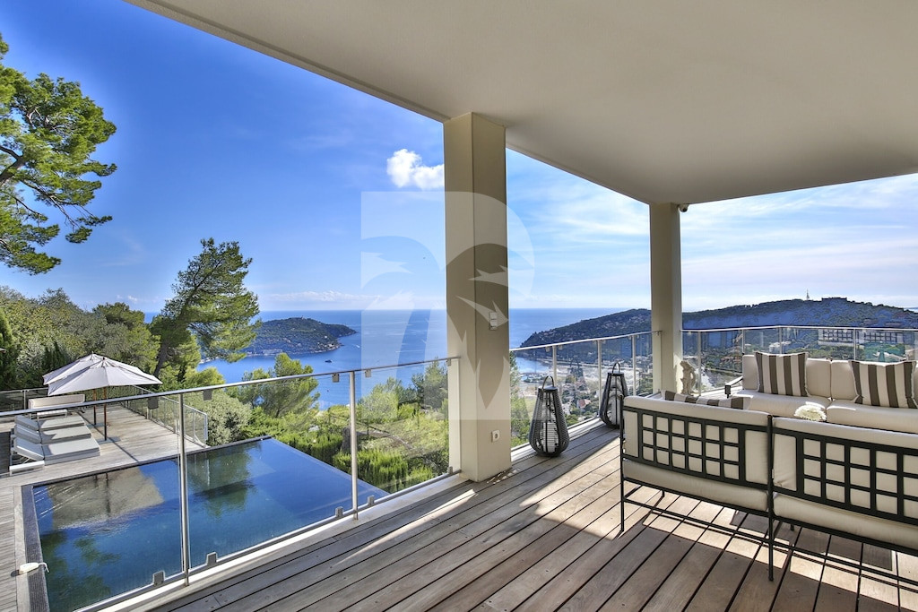 villa in Villefranche-sur-Mer : Rent wonderful 4 bedroom villa located in a secure domain in Villefranche - Photo 2