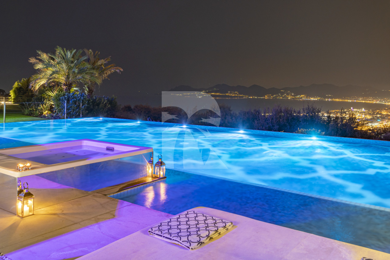 villa in Cannes : Rent Southern Europes most exclusive and stunning villa with 9 bedrooms, panoramic sea views and the height of Luxury - Photo 4