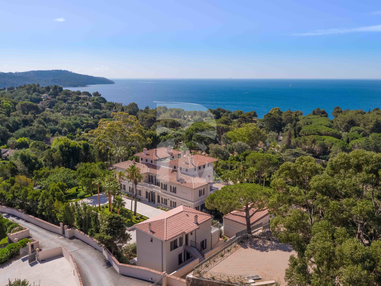 villa in St Tropez : Rent this extraordinary villa located within a vast private park - Photo 5