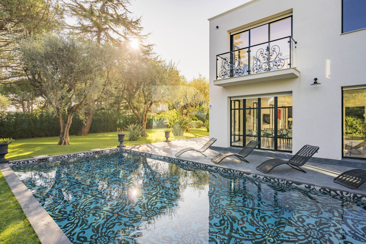 villa in Saint-Jean-Cap-Ferrat : Rent this modern villa with 4 bedroom in Saint Jean Cap Ferrat. - Photo 3