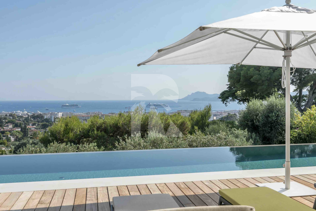 villa in Cannes : Rent this  modern villa few minutes away from the city center, the Croisette and the beaches. - Photo 3